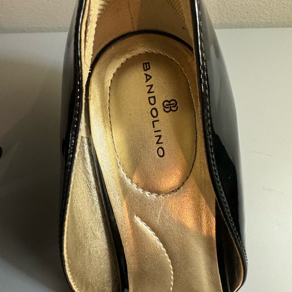 NEW BANDOLINO PATENT LEATHER PEEP TOE HEELS - Picture 6 of 9